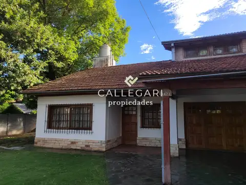 Casa 4 ambientes con 2 baños