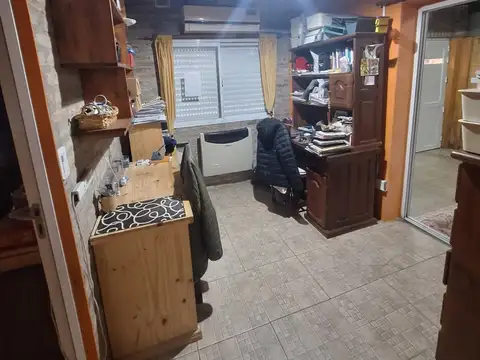 Casa 7 ambientes con 1 baño