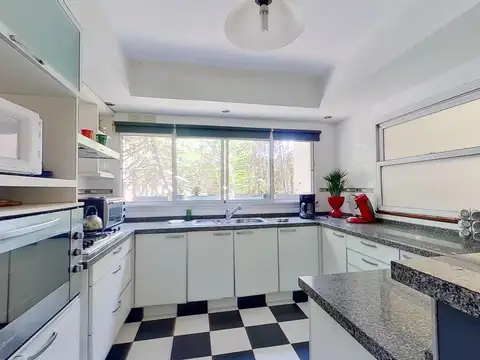 Casa en Alquiler en Robles Del Monarca, USD 2.500