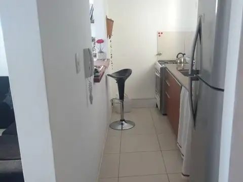 Impecable semipiso 4to piso, CON COCHERA. 1Dorm. con placard,living comedor,cocina con desayunador.