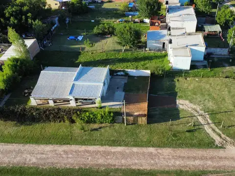 Casa 4 ambientes con 2 baños