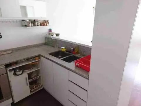 Va Urquiza, Sucre 4300 y Donado, 2 amb, 50m2, u$s 1,100 + servicios.