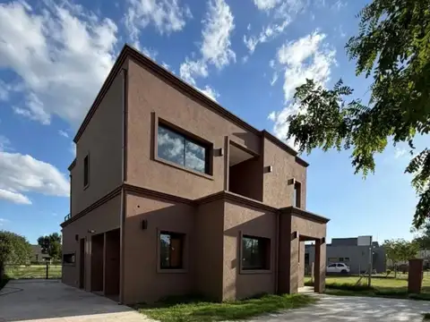 Casa en Alquiler en Santo Tomas, USD 1.600