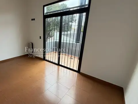 Depto Tipo Casa en Venta con 1 cocheras