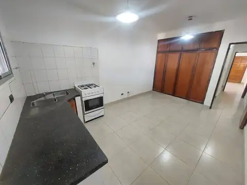 Casa 6 ambientes con 1 baño