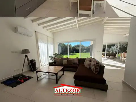 Casa 5 ambientes con 3 baños