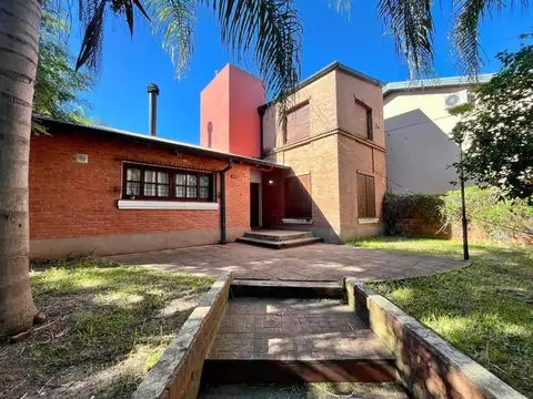 Casa en zona residencial barrio San Carlos