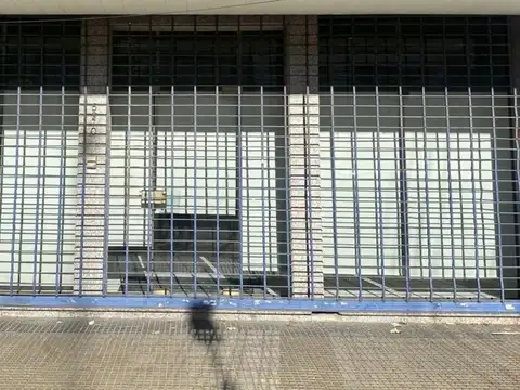 local EN PLENO LINIERS , ZONA COMERCIAL   136 M2 EN UNA PLANTA !