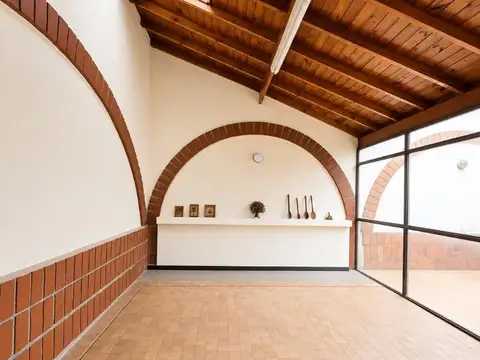 Casa 5 ambientes con 2 baños