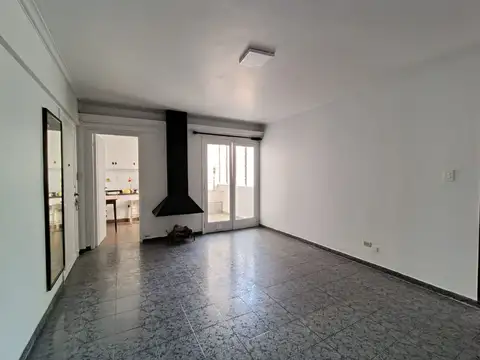 EN OPTIMO ESTADO – AMPLIO - LUMINOSO – EN EXCELENTE UBICACIÓN PLENO FOCO COMERCIAL -  "OPORTUNIDAD"