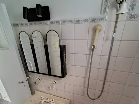 EN OPTIMO ESTADO – AMPLIO - LUMINOSO – EN EXCELENTE UBICACIÓN PLENO FOCO COMERCIAL -  "OPORTUNIDAD"