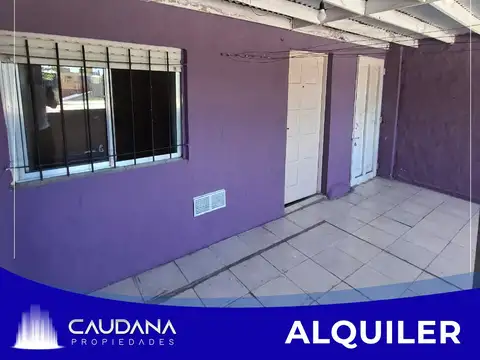 PH tres ambientes con patio en alquiler en Isidro Casanova