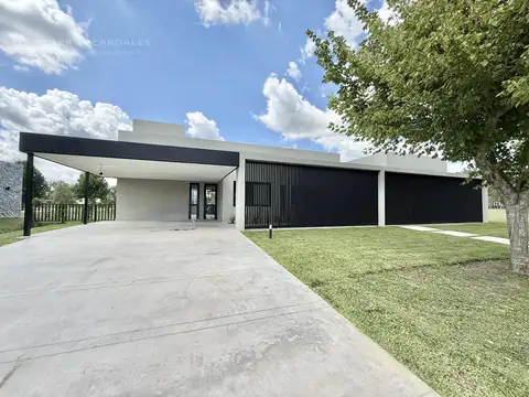 Casa Moderna a Estrenar en una planta, fondo al golf, 5 Ambientes en Venta La Reserva Cardales