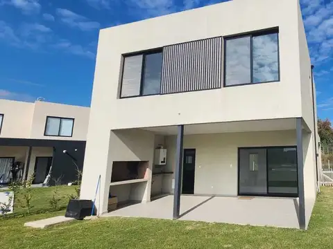 Casa en Alquiler en El Aljibe, USD 1.500