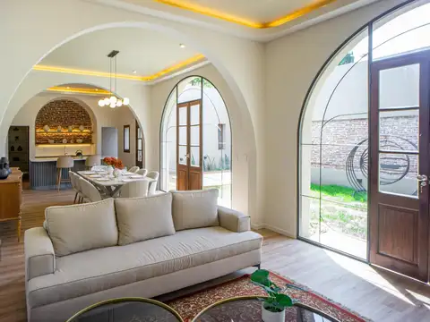 Casa 5 ambientes con 2 baños