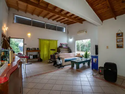 Casa en Venta con 2 cocheras