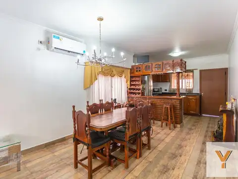 Casa 6 ambientes con 3 baños