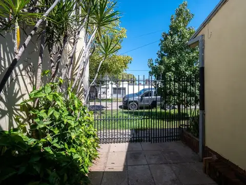 Casa 5 ambientes con 1 baño