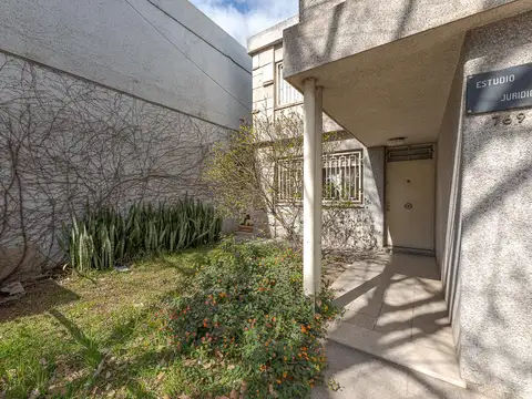 VENTA CASA DE 4 DORMITORIOS CON GRAN PATIO Y COCHERA ZONA SUR ROSARIO