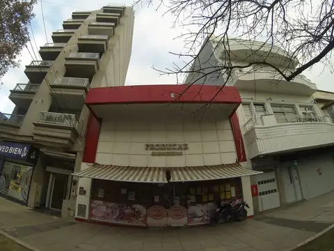 LOCAL DOBLE ALTURA Y ENTREPISO, LOTE PROPIO  ENTRE MEDIANERAS