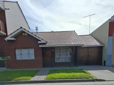 PROPIEDAD EL BLOCK - CASA 3 AMB.MAS  DOS LOCALES BARRIO 180