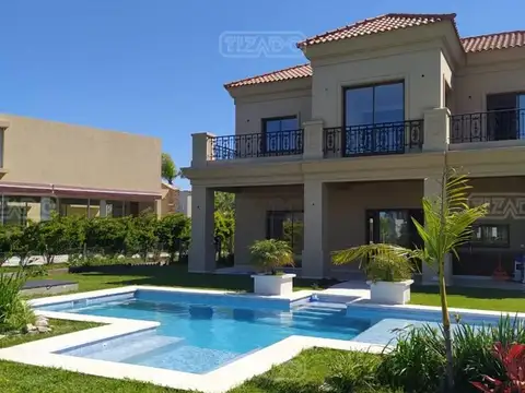Casa 6 ambientes con 4 baños