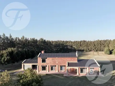 Casa 6 ambientes con 2 baños