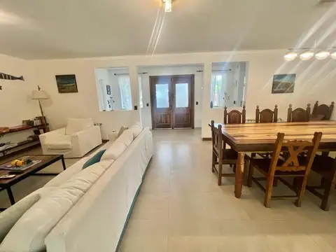 Casa 6 ambientes con 3 baños