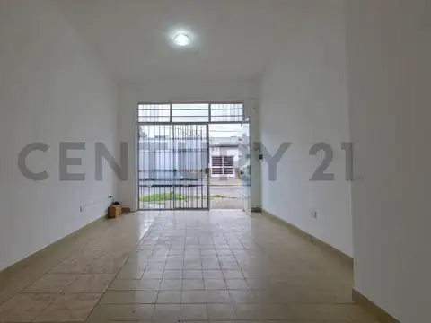 Local en Alquiler en Los Hornos, $ 400.000