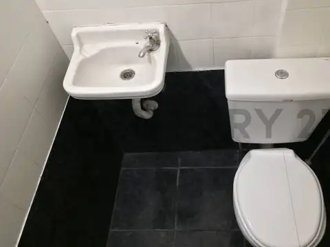 Local en Alquiler en Los Hornos, $ 400.000