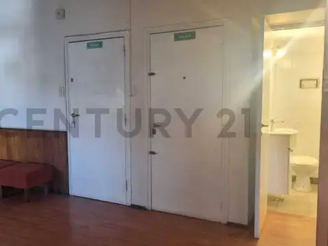 Venta Oficina con Frente hacia Av. Colón. Mendoza.