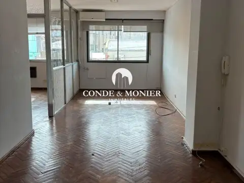 San Telmo, Alquiler, oficina con despacho privado y 2 baños.