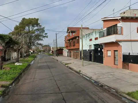Santa Cruz e/ La Calandria y Avenida Eva Perón