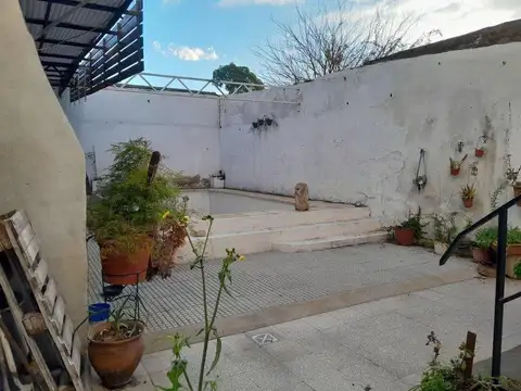 Casa en venta - 4 Dormitorios 4 Baños - Cochera - 320Mts2 - Lomas de Zamora