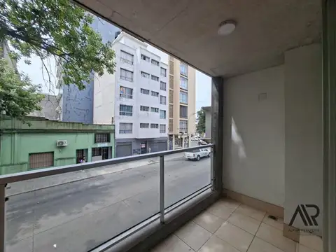 Venta Apartamento De 2 Dormitorios  En Tres Cruces
