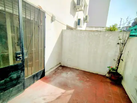 DEPARTAMENTO EN PLANTA BAJA CON PATIO PROPIO