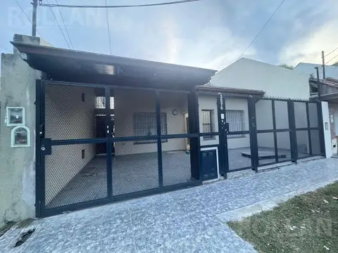 VENTA CHALET 3 AMBIENTES TODO EN PLANTA BAJA EN CARAPACHAY ZONA RESIDENCIAL
