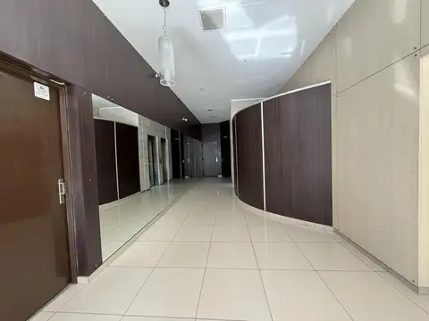 VENTA - MONOAMBIENTE AMOBLADO CON BALCÓN Y COCHERA - LOURDES