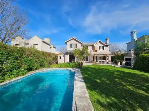 VENTA CASA PILETA JARDIN BARRIO LOMAS DE BENAVIDEZ