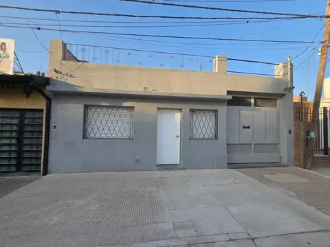 Casa + galpón en Ombú al 2700