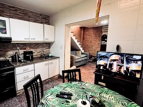 Depto Tipo Casa 4 ambientes con 2 baños