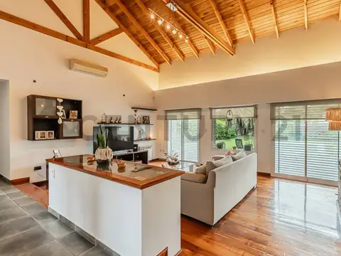 Casa 6 ambientes con 2 baños