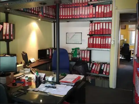 Oficina 8 ambientes con 2 baños