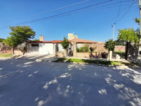 SE VENDE CASA ZONA 3 ROTONDA