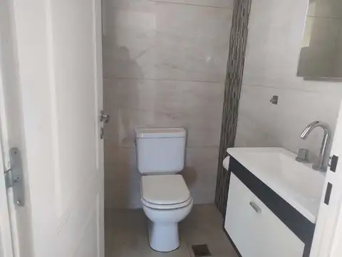 Casa 6 ambientes con 2 baños
