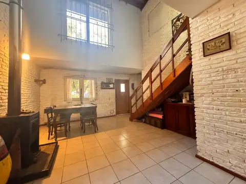 Casa 6 ambientes con 2 baños