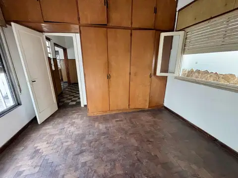 Casa de pasillo unico de 2 dormitorios en Rosario