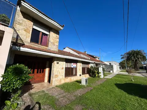VENTA CASA 4 AMB CON COCHERA PARQUE