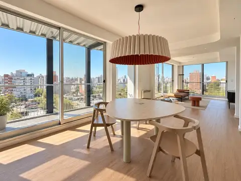 Venta departamento de tres dormitorios con balcón al frente y amenities. Rosario, Lourdes