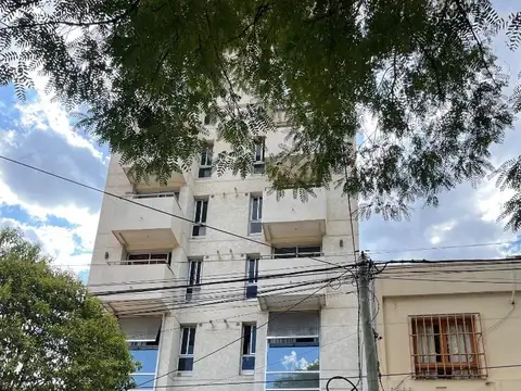 Dean Funes 700, Piso 1°